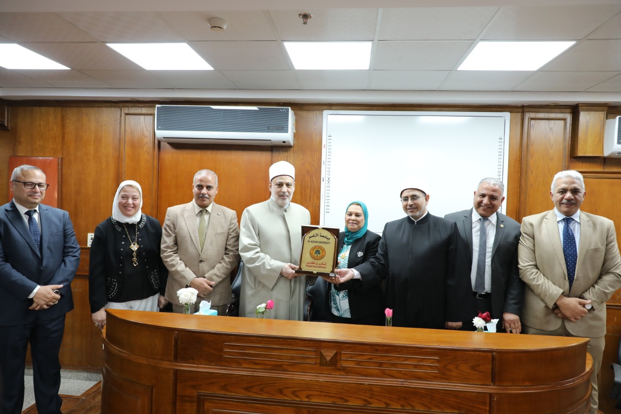 قيادات الأزهر تشيد بأعمال التطوير بمستشفى الزهراء الجامعي