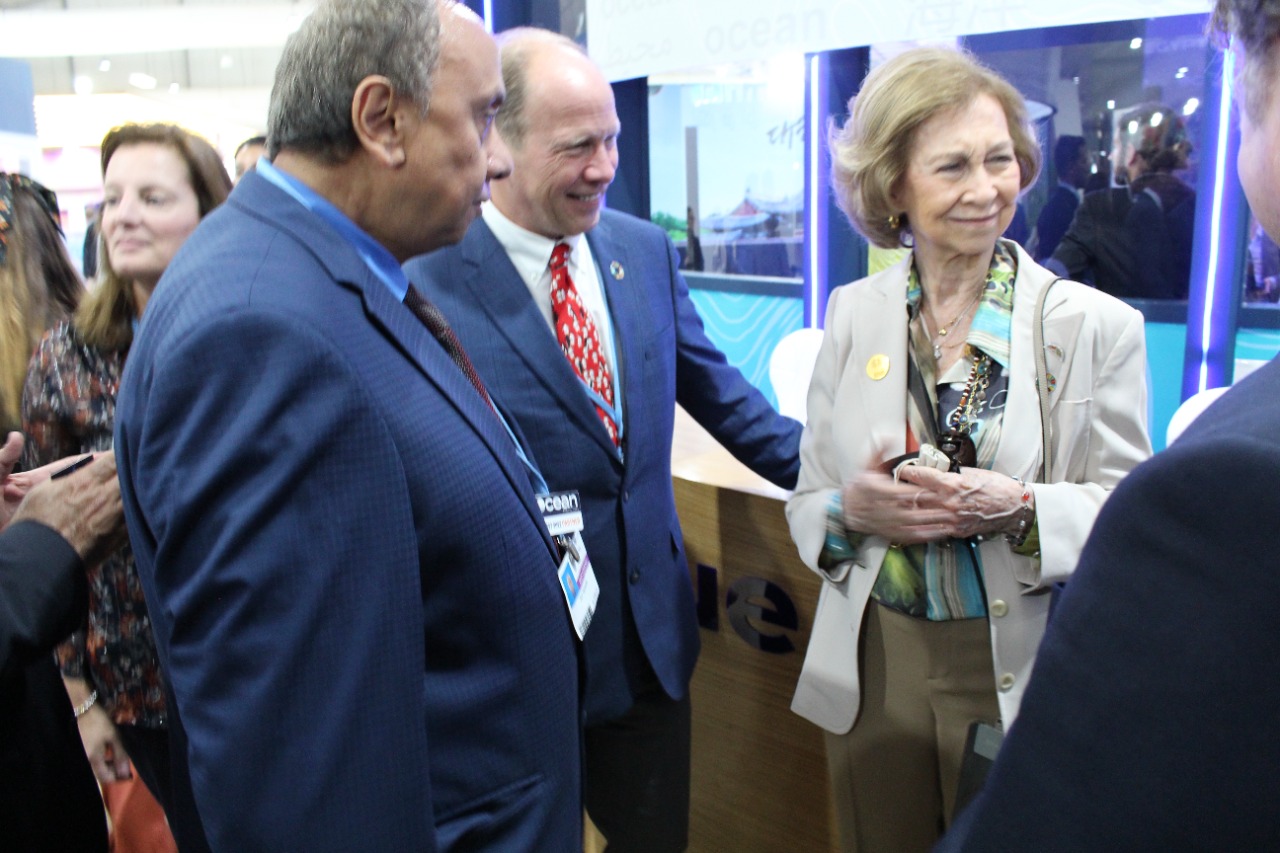 ملكة أسبانيا تبدى إعجابها بتنظيم جناح المحيطات بقمة المناخ COP27