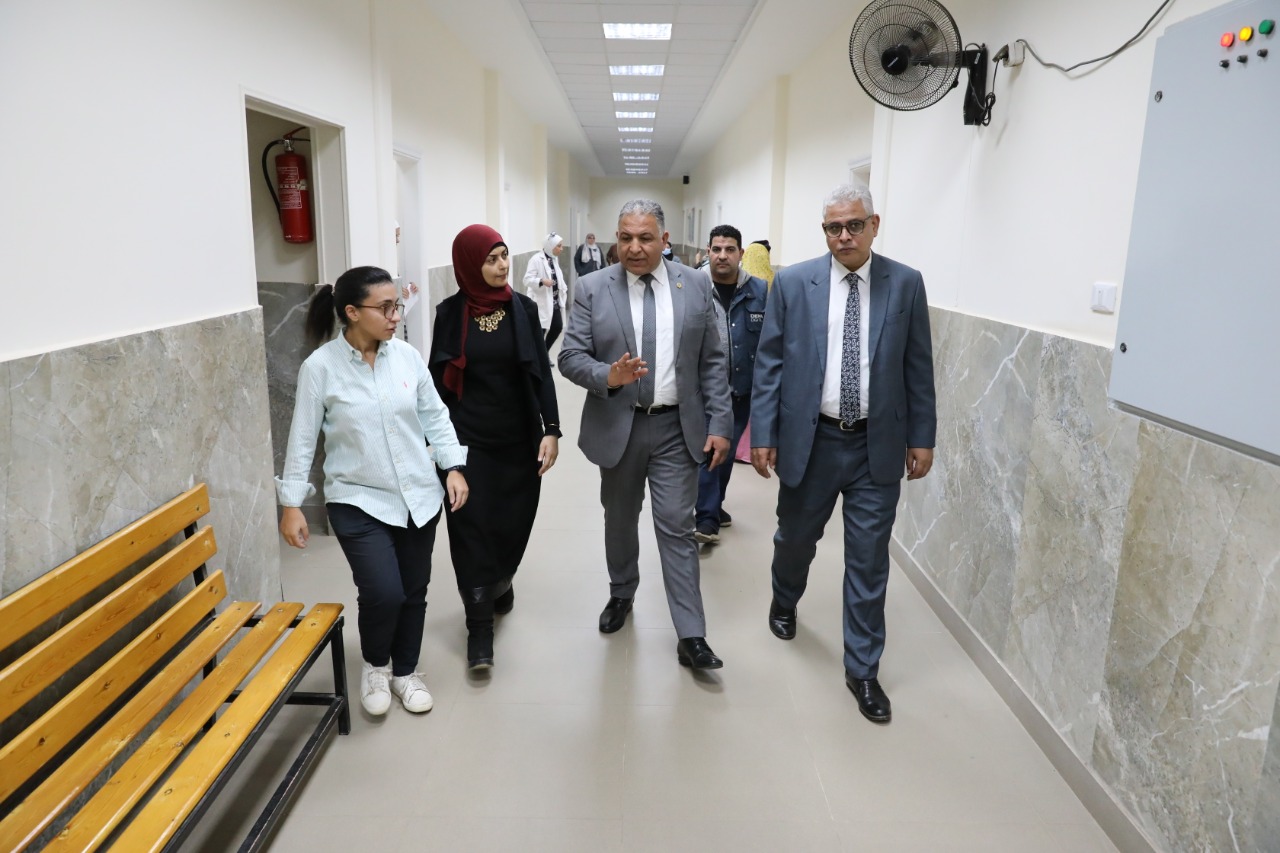 نائب رئيس جامعة الأزهر يتفقد الإدارة الطبية وكلية التربية الرياضية للبنات بمدينة نصر