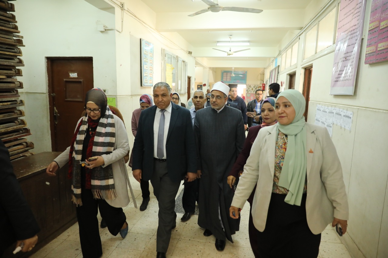 رئيس جامعة الأزهر يتابع انتظام العملية التعليمية لكلية التربية بنات بمدينة نصر