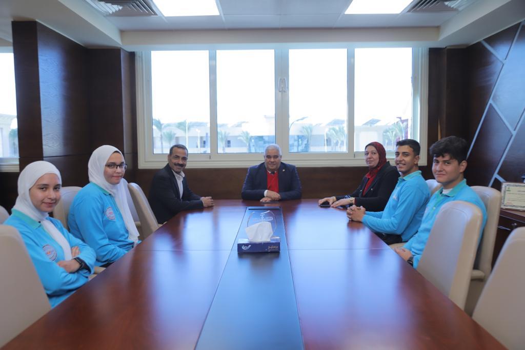 رئيس جامعة برج العرب يستقبل طلاب المدرسة التكنولجية 