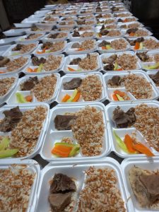 وجبات ساخنة متنوعة يوميا تشارك بها مؤسسة ابو العينين فى مبادرة التحالف