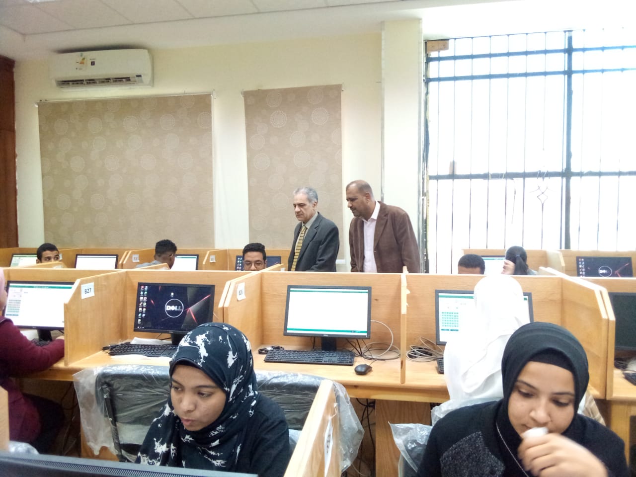 نائب رئيس جامعة أسوان: طلاب كلية التربية النوعية لأول مرة يؤدون الاختبارات الإلكترونية