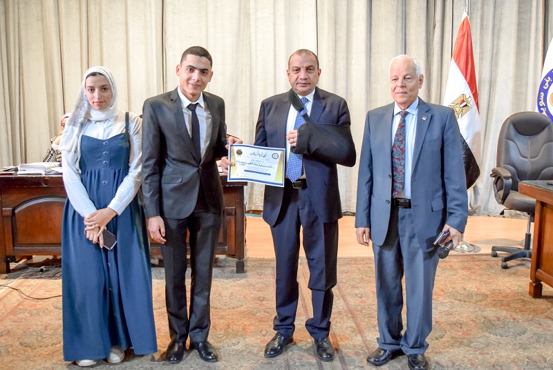 جامعة بني سويف تكرم الفريق الفائز بالمركز الأول في مجال الفيزياء الفلكية