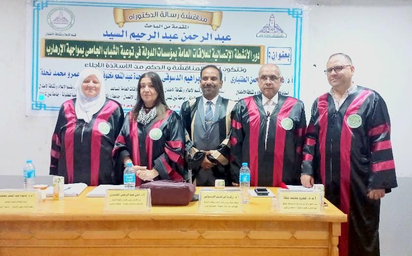  بالصور.. حصول عبدالرحمن عبدالرحيم على الدكتوراه بدرجة الإمتياز من جامعة عين شمس