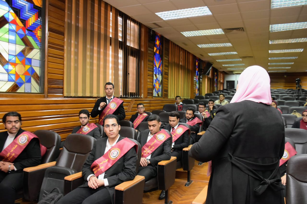 جامعة القاهرة تنظم لقاء تثقيفي لطلابها حول بناء الثقة بالنفس لمواجهة تحديات العصر