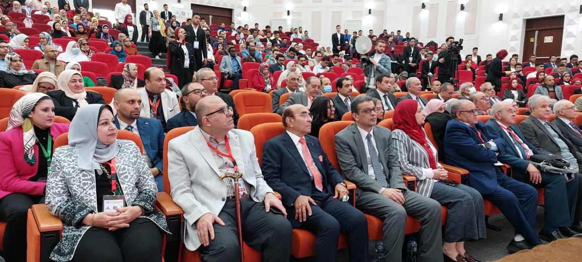رئيس جامعة بنها يفتتح فعاليات المؤتمر العاشر لكلية الطب