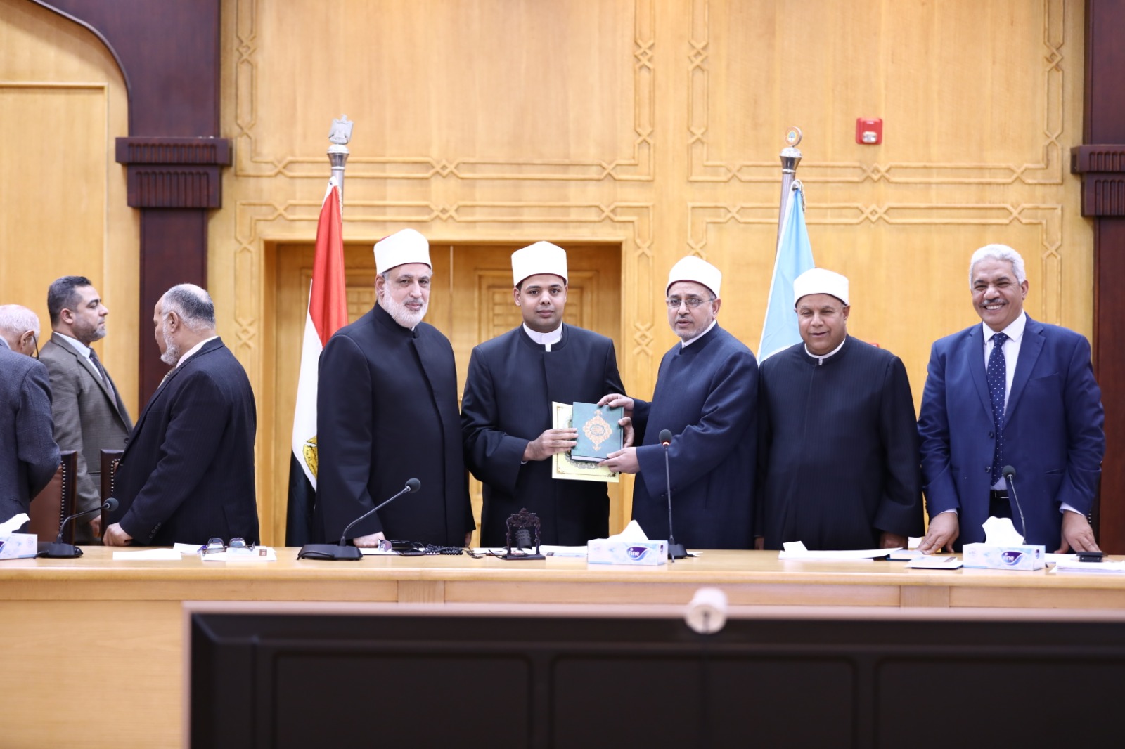 مجلس جامعة الأزهر يكرم فرماوي وخطاب مشيدًا بفوزهما بالمراكز الأولى في المسابقة العالمية للقرآن الكريم