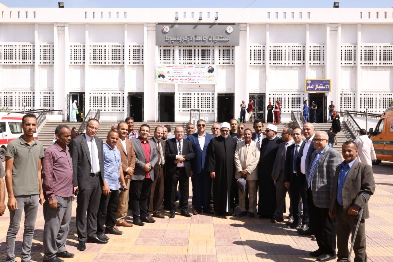 رئيس جامعة الأزهر يتفقد المستشفي الجامعي بأسيوط ويشيد بجهودها في علاج المواطنين بمحافظات الصعيد