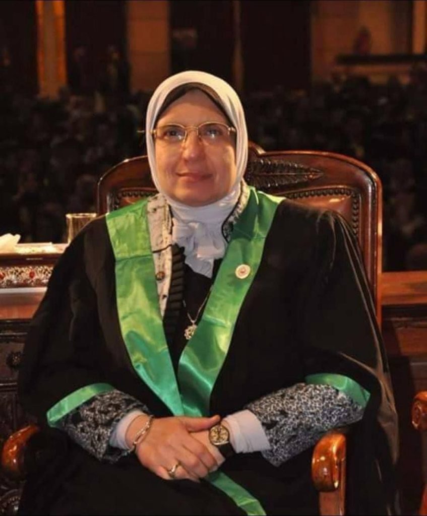 الدكتورة حنان محمد علي القائم بأعمال عميد كلية الاقتصاد والعلوم السياسية