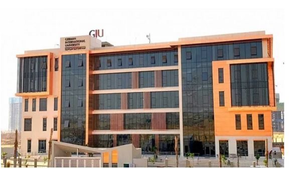 GIU جامعة نطبيقية تحتضن الاوائل 