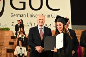 د ياسر حجازى رئيس الجامعة الالمانية